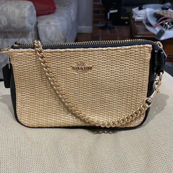 Beautiful wristlet - Picture 2 of 5